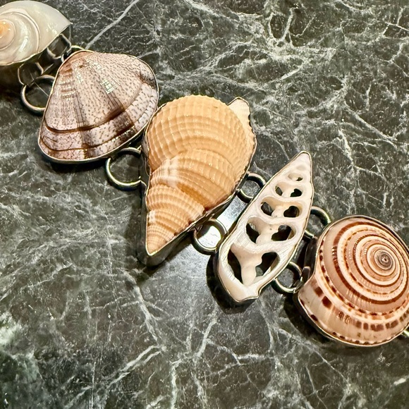 Gorgeous Charles Albert Sterling Silver Multi-Shell Bracelet - Picture 4 of 7